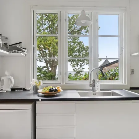 Zina - 25m From The Sea By Interhome